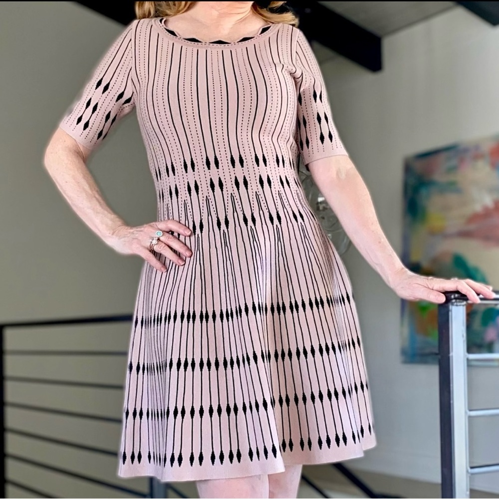 Luxury knit dress from Neiman Marcus. Like new condition. HUGE DISCOUNT - Picture 5 of 9